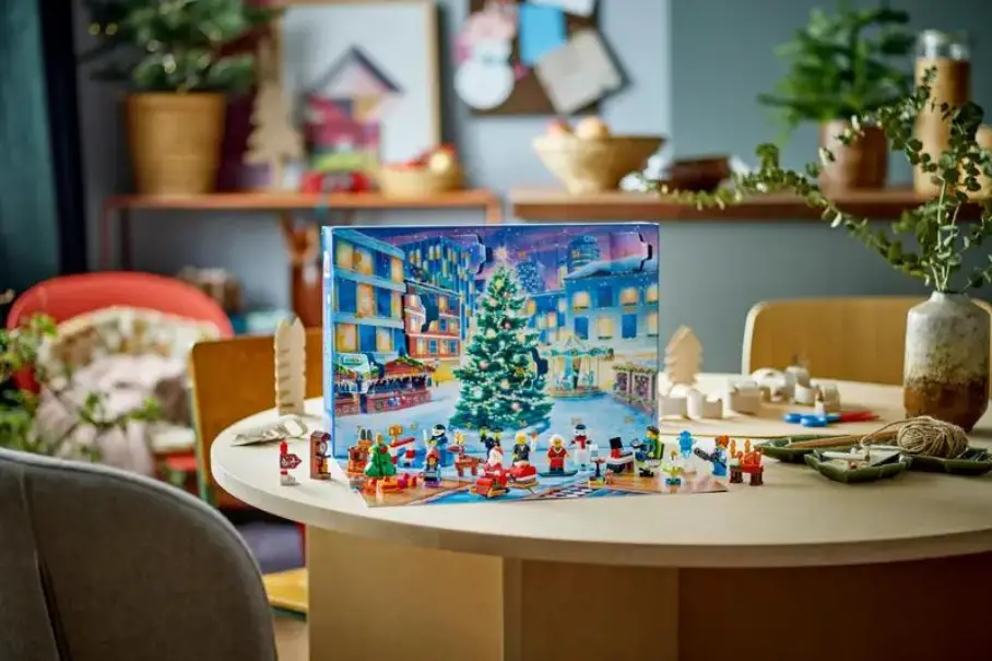 LEGO City Advent Calendar 2023 House Hunk LEGO City Advent Calendar 2023 House Hunk